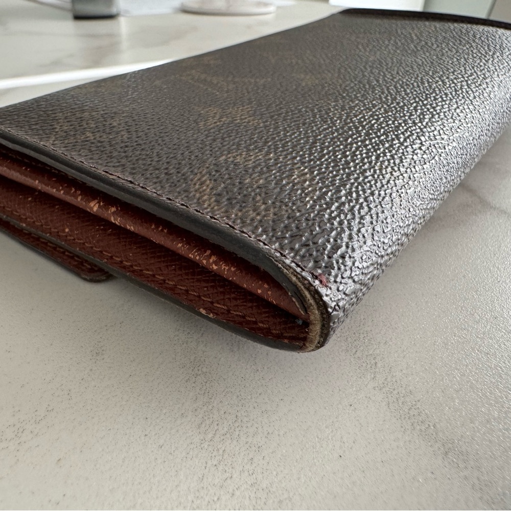 Authentic Louis Vuitton Monogram Wallet. Very good preloved condition. - Picture 6 of 11